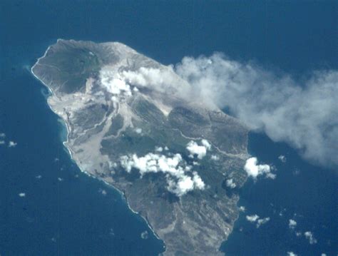 File:Montserrat Soufriere volcano.jpg - Wikimedia Commons