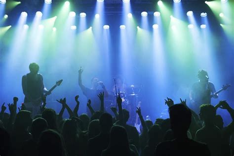 A Step by Step Guide on How Musicians Can Book Gigs and Concerts | Gigs, Concert, Band photography