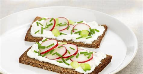 Whole-grain Sandwiches with Cream Cheese recipe | Eat Smarter USA