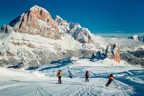 Cortina Ski Resort Guide | Snow-Forecast.com