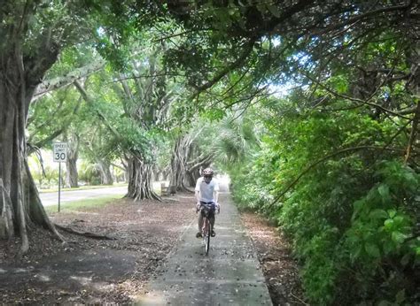 Biking Jupiter Island: Mansions, beaches, little traffic