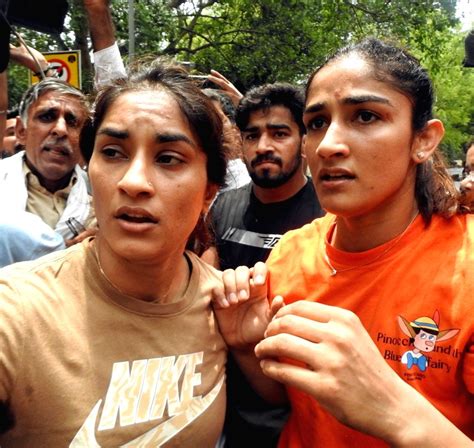 New Delhi : Wrestlers Vinesh Phogat and Sangita Phogat being detained ...