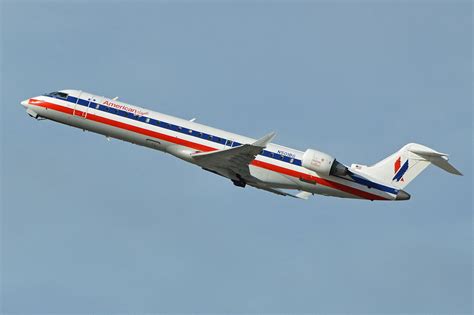 Bombardier CRJ-700 N501BG American Eagle Airlines Departing LAX ...