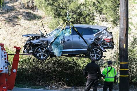 What we know about the Tiger Woods car crash in Los Angeles - ABC News