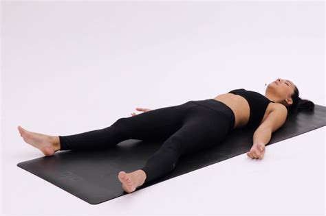 How to Do Corpse Pose (Savasana) - Yoga Tutorial — Alo Moves