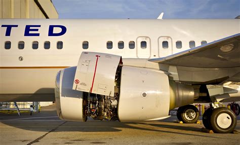 United Airlines Boeing 737-800 N78524 c/n 31642 at San Francisco ...