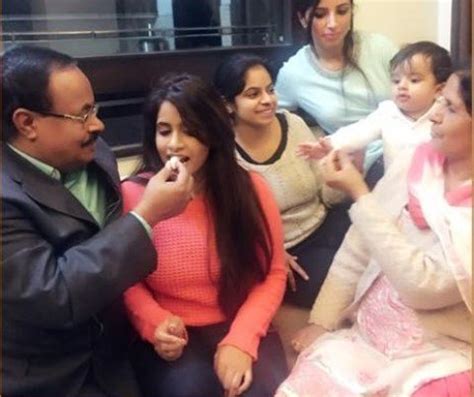 Miss Pooja Biography, miss pooja family, miss pooja father, miss pooja mother, miss pooja ...