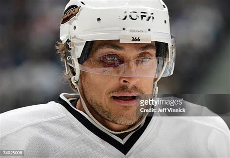 667 Teemu Selanne Stanley Cup Photos & High Res Pictures - Getty Images