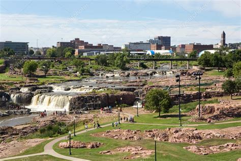 Sioux Falls Park South Dakota Skyline – Stock Editorial Photo © sframe #86876800