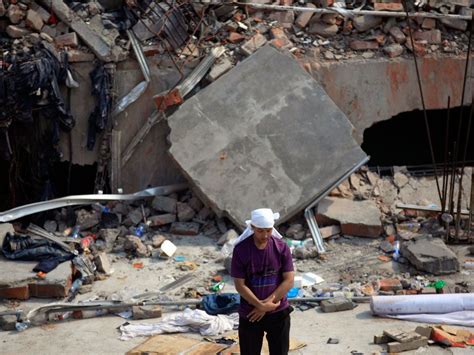 Bangladesh garment factory collapse death toll nears 350 | National Post