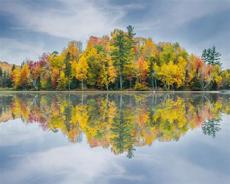 New England Fall Foliage Colors-reflection of Brilliant Fall Color and ...