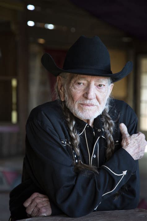 Exclusive Premiere: Willie Nelson Takes on Bluegrass with a New Version ...