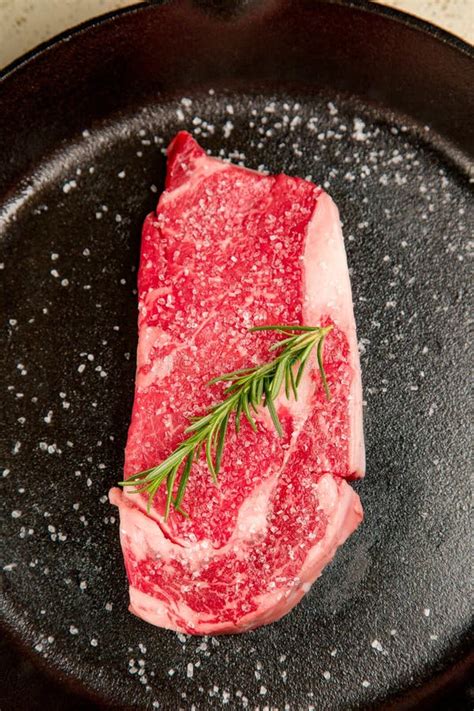 Cast Iron Skillet Marinated Raw Organic Steak Meat Stock Image - Image of butcher, meal: 213645963