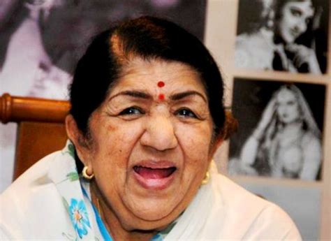 Lata Mangeshkar Age, Death, Husband, Family, Biography » StarsUnfolded