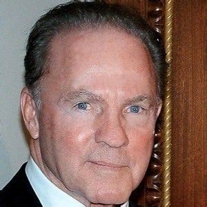 Frank Gifford - Bio, Family, Trivia | Famous Birthdays