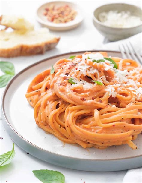 Tomato Pasta Sauce with Cream cheese - The clever meal