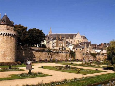 Vannes Day Trip • Visit France