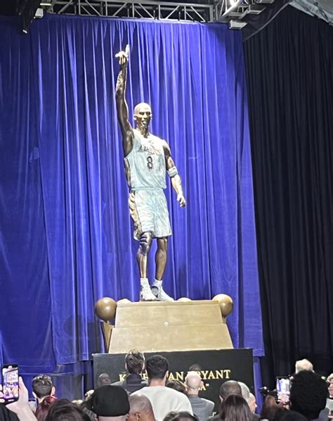 Lakers Fans Are Displeased With Kobe Bryant's New Statue: "Disrespect ...