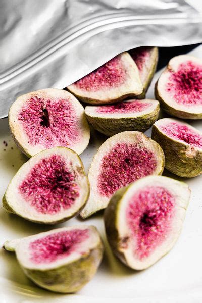 Freeze-Dried Figs - Wholesale Freeze Dried Figs Halved - Fig Snack - F