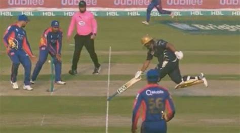 WATCH: Azam Khan runs with inverted bat vs Karachi Kings in PSL 2020 - The SportsRush