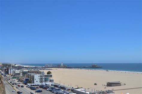 10 BEST Attractions at Santa Monica Beach - CityBOP