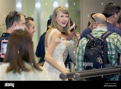 Taylor swift fans hi-res stock photography and images - Alamy