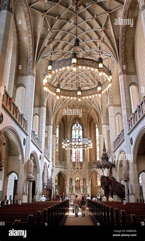 (dpa) - A view into the Schlosskirche (castle church) in Wittenberg ...