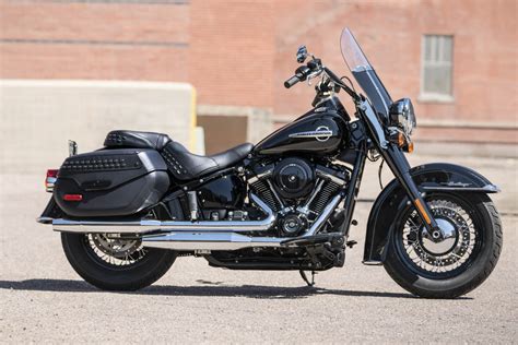 2020 HARLEY-DAVIDSON HERITAGE CLASSIC RESTYLING REVEALED (FIRST LOOK) - GearOpen.com