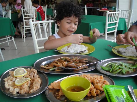 A S.t.a.r. girls: Muhibbah Seafood Restaurant