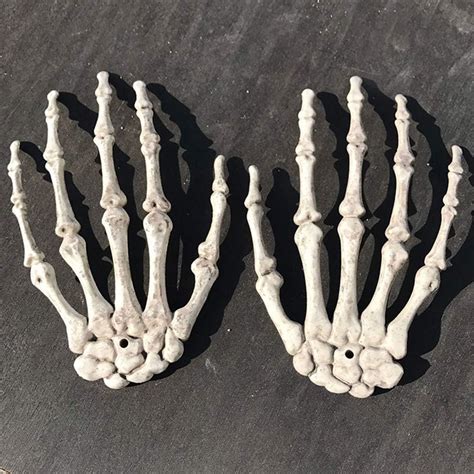 1 Pair Skeleton Hand Bone Claw Halloween Party Decoration Party Favors ...