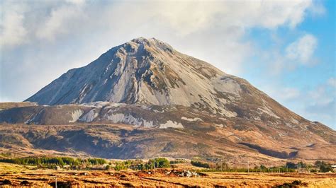 Errigal: Work under way to protect Donegal's highest mountain - BBC News