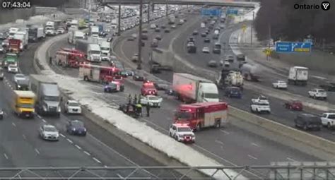 2 drivers injured in rollover crash on Hwy. 401 near Avenue Road