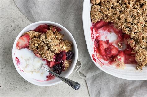 Vegan raspberry, blackberry and apple crumble | Vegan Food & Living