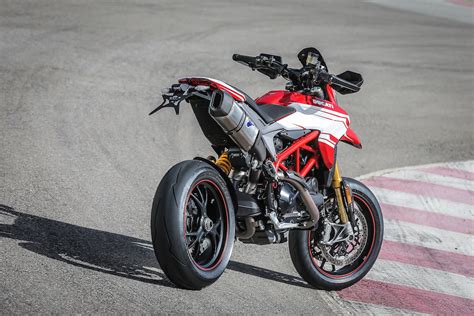 Ducati Hypermotard 939 SP motortest: review + video | Motorfans.nl