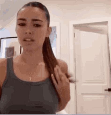 Madison Beer Madison Beer Meme GIF - Madison Beer Madison Beer Meme Looks Around - Discover ...