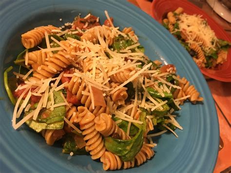 Doorstep Dinners: Jamie's Tomato, Spinach & Olive Fusilli with Fresh Oregano & Cheese