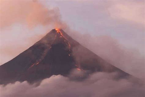 Mayon volcano erupts in Philippines - UCA News