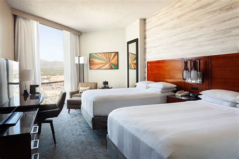 Hotels near ABQ Uptown with Outdoor Pools | Marriott Albuquerque