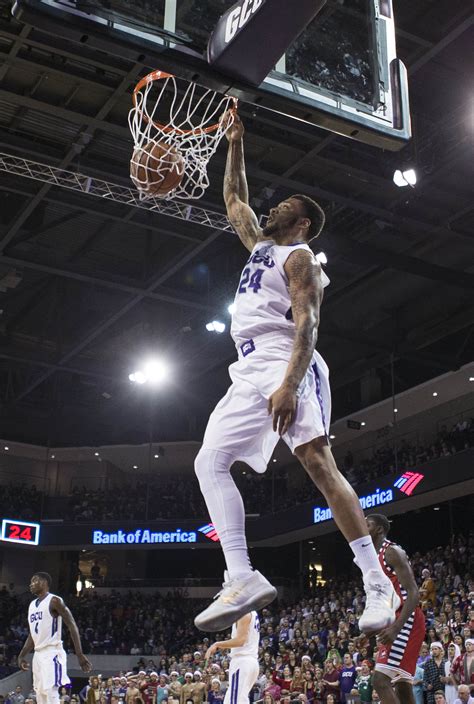 Slideshow: Men's basketball vs. Illinois-Chicago - GCU Today