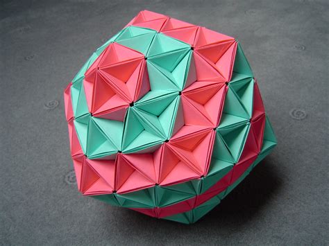 Large Icosahedron - Origami by Michał Kosmulski