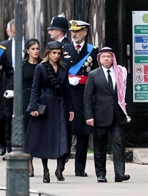 Roya News | King Abdullah II, Queen Rania attend Queen Elizabeth II's ...