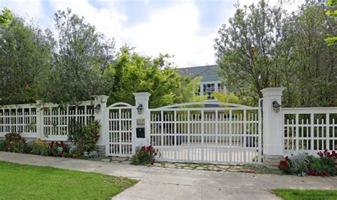 Driveway Gate Ideas (Ultimate Guide)