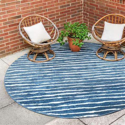 Round Outdoor Rugs With Stylish Designs and Patterns