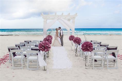 Beach wedding in Cancun Mexico | Cancun mexico, Cancun, Mexico