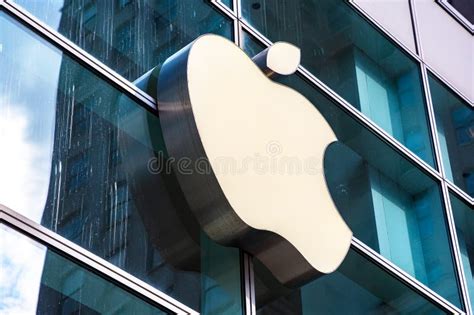 Apple store logo editorial stock image. Image of logotype - 273051969