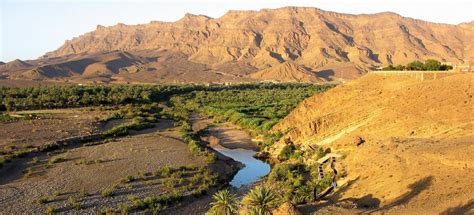 Drive through valley of Draa - Along the longest river in Morocco | Gigaplaces.com