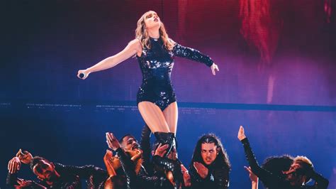 Taylor Swift - i did something bad # live reputation tour - YouTube