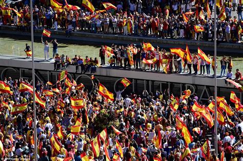 Thousands protest against Catalonian independence in Spain | Daily Mail Online