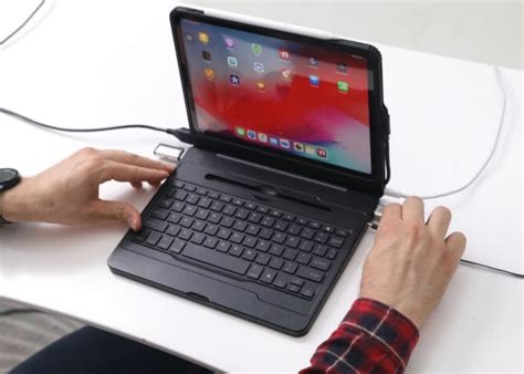 Apple iPad keyboard and USB-C hub $79 - Geeky Gadgets