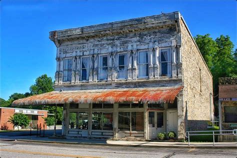 Abandoned Building in Yellville, Arkansas